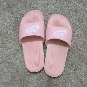 Girls nike slides